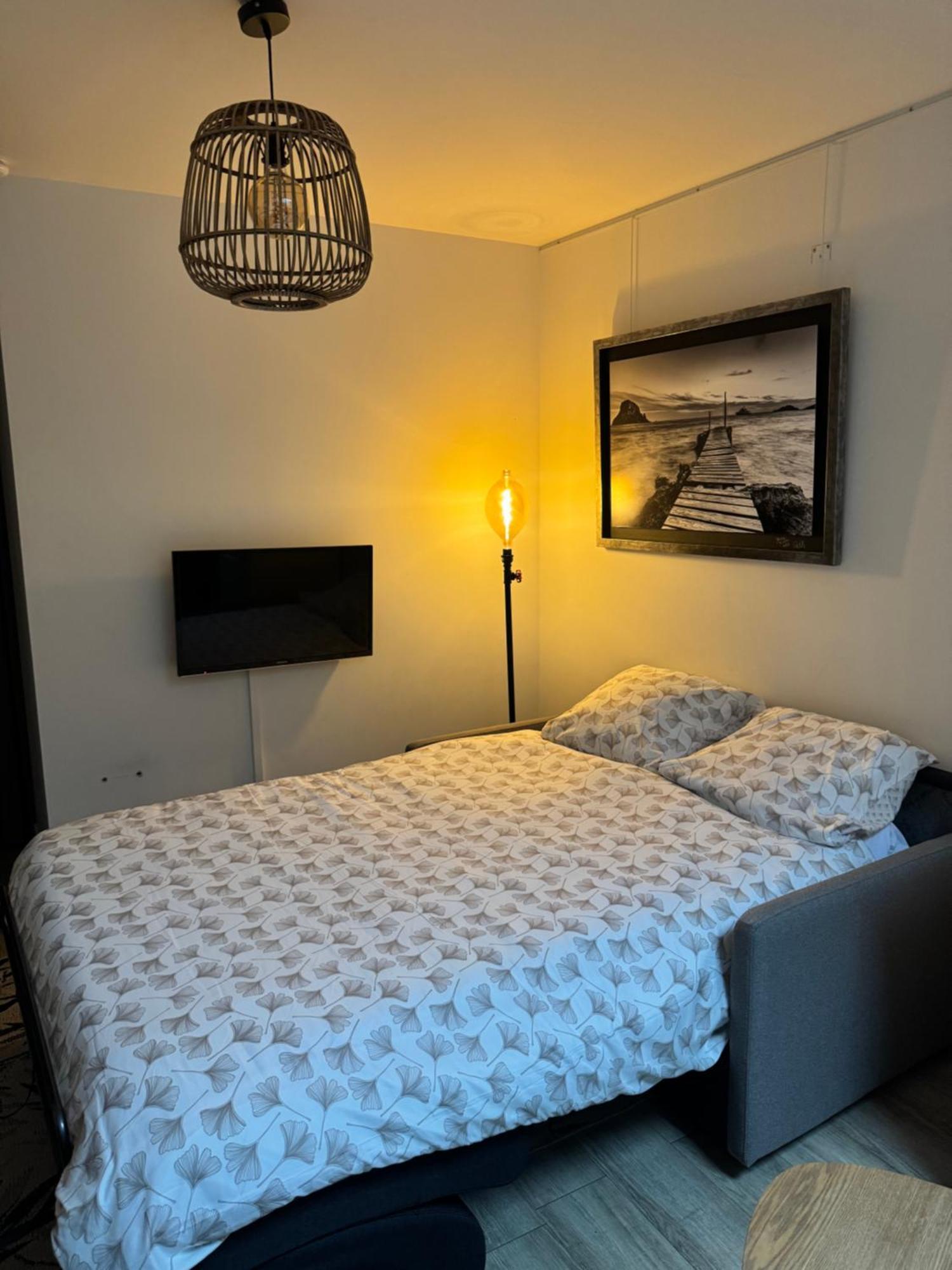 Appartement Cosy Face A La Basilique Saint Remi Reims Exterior photo